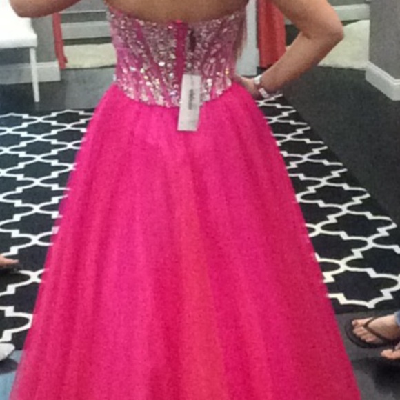PROM DRESS - Picture 2 of 3